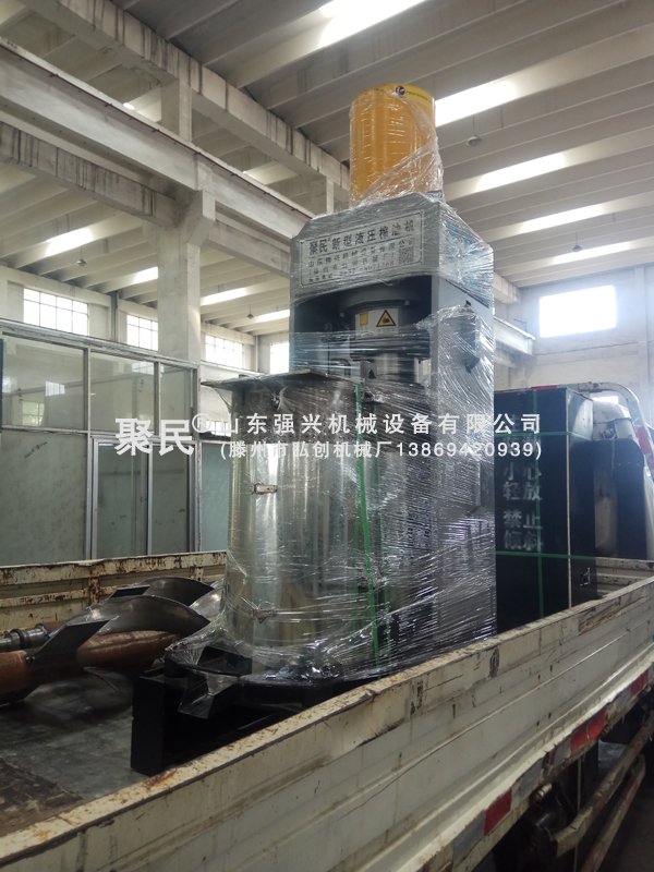 广东江门新材料公司订购的新型全自动双桶液压榨油机已发出