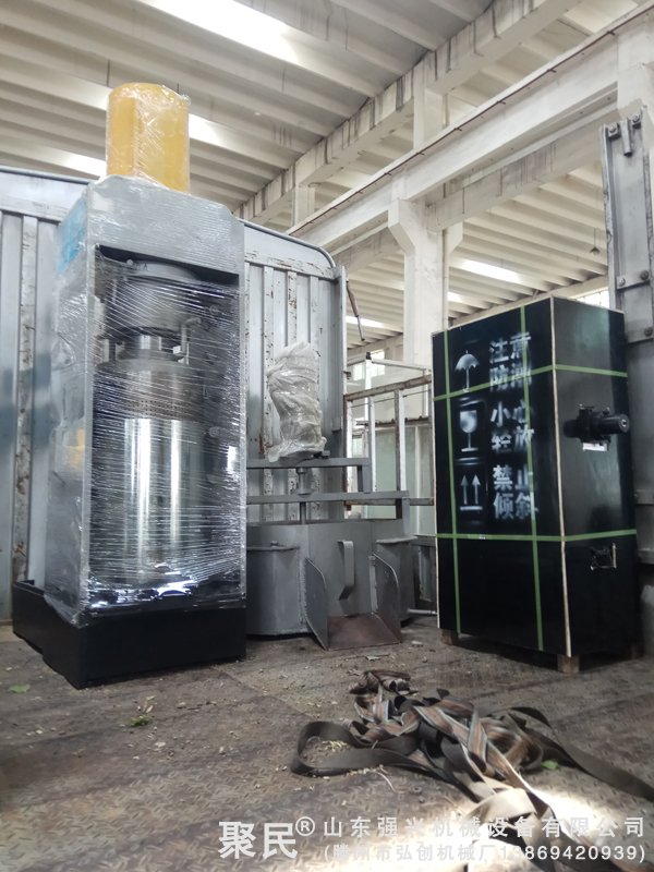 广西贺州市客户的新型花生榨油机设备已发出